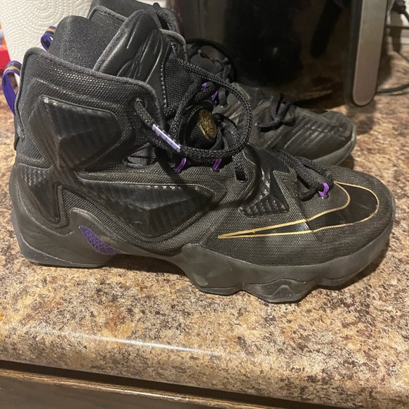 Lebron 13 - Picture 3 of 5